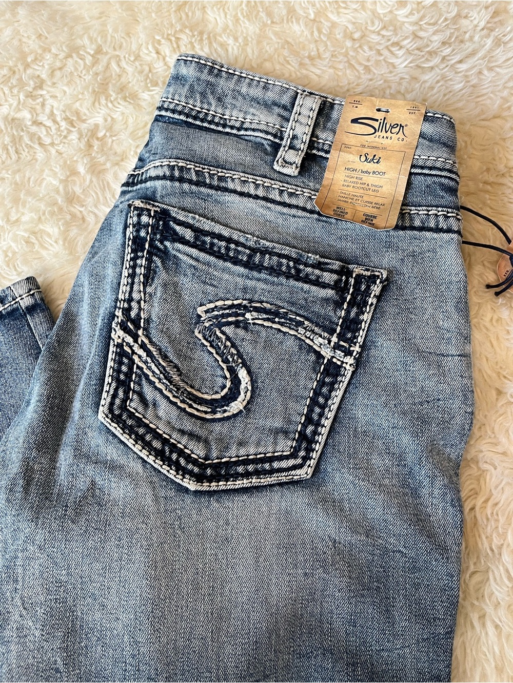 NWT Silver jeans Suki High Baby Boot Size 32